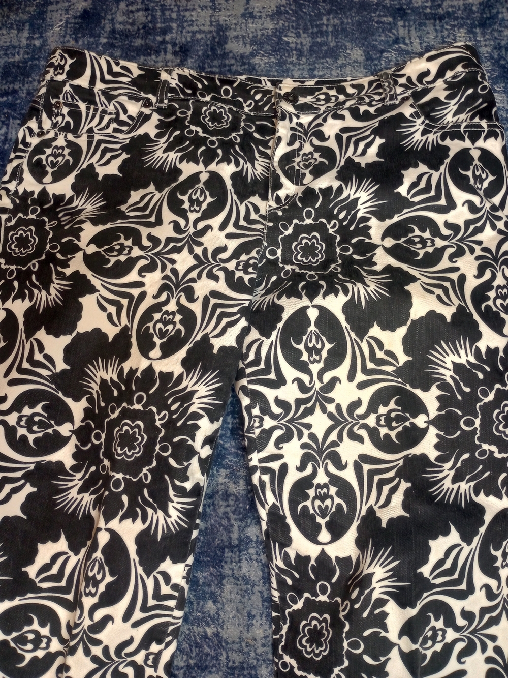 Chico's Women’s Black & White Patterned Jeans Size 2.5